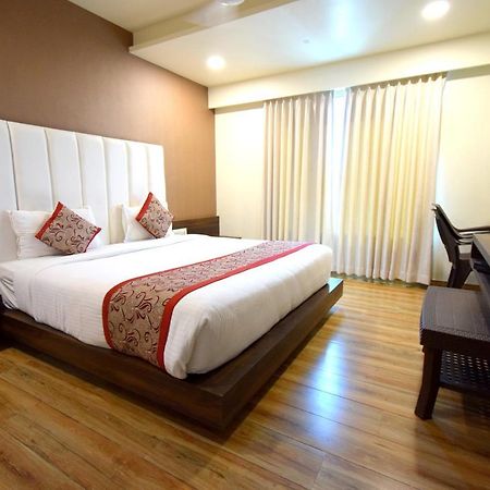 Hotel Pari Dwārka エクステリア 写真