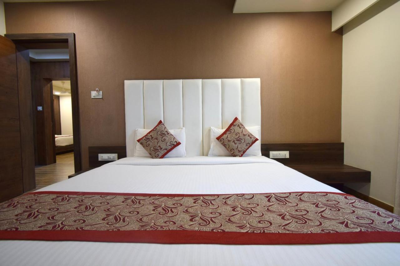 Hotel Pari Dwārka エクステリア 写真