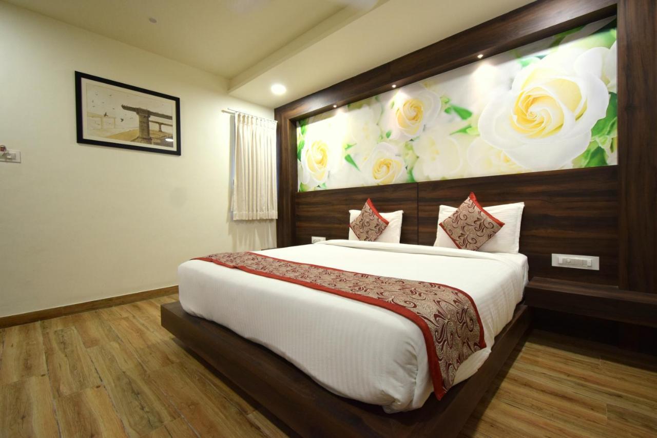 Hotel Pari Dwārka エクステリア 写真