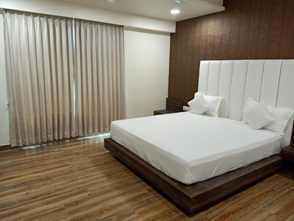 Hotel Pari Dwārka エクステリア 写真