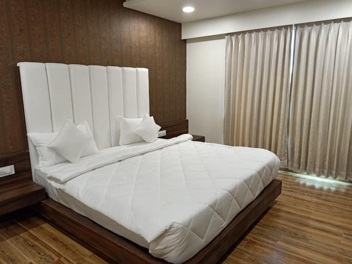 Hotel Pari Dwārka エクステリア 写真